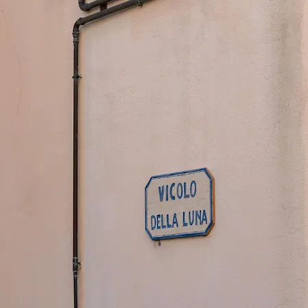 The Court Of The Moon Apartament *